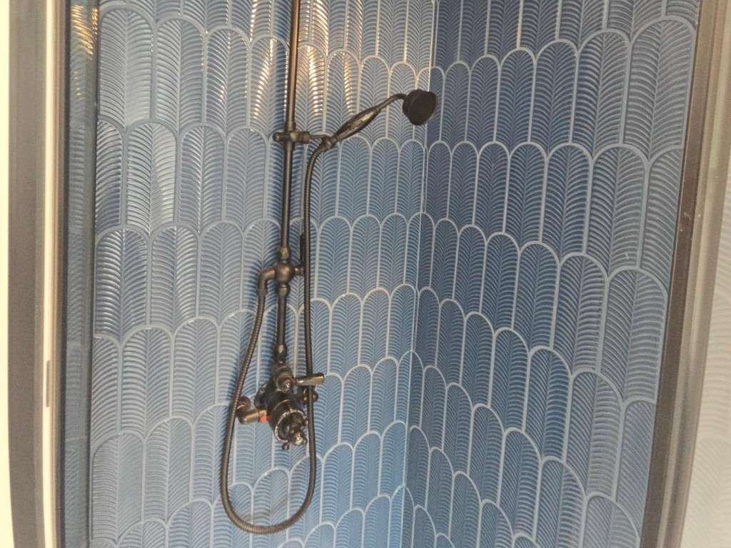 Twin exposed shower valve and rigid riser