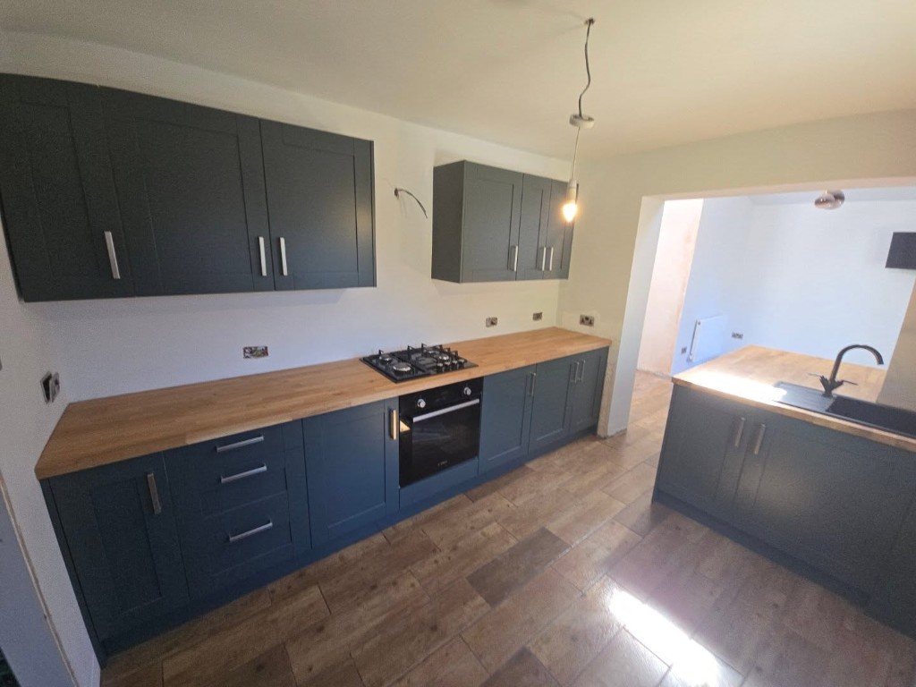 Oak worktop run with the gas hob and built-in oven